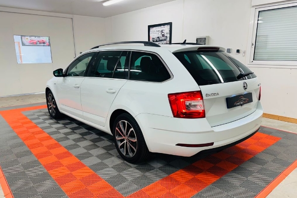 Skoda Octavia Combi 1.6 TDI 116ch + toit panoramique + entretien Skoda + rétroviseurs électriques