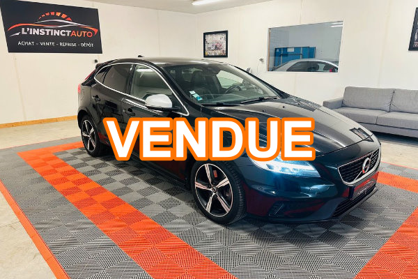 Volvo V40 2.0 D3 150 Geartronic R-Design + ENTRETIEN VOLVO + TOIT PANORAMIQUE + ATTELAGE