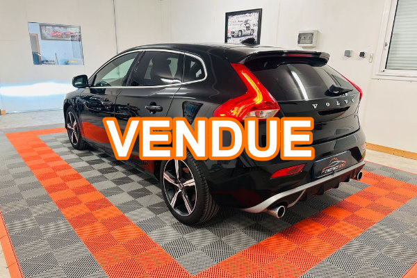 Volvo V40 2.0 D3 150 Geartronic R-Design + ENTRETIEN VOLVO + TOIT PANORAMIQUE + ATTELAGE