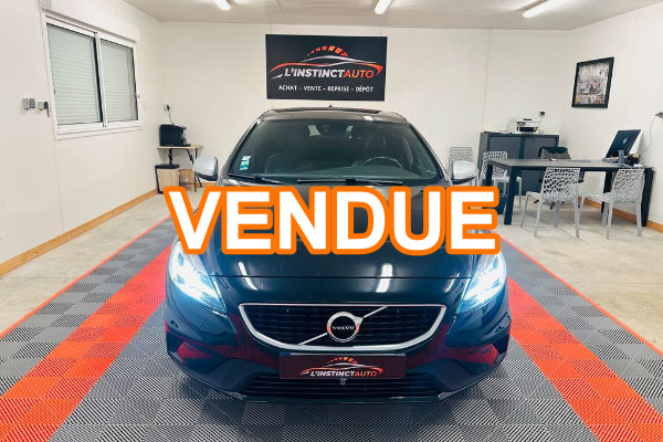 Volvo V40 2.0 D3 150 Geartronic R-Design + ENTRETIEN VOLVO + TOIT PANORAMIQUE + ATTELAGE