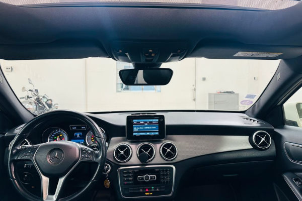 Mercedes-benz GLA 200 Intuition 7G-DCT + TOIT OUVRANT + HAYON ÉLECTRIQUE