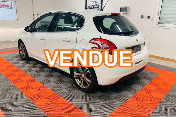 Peugeot 208 ALLURE, 1.6 e-HDI 92cv, kit distribution ok, bluetooth vente occasion Cholet